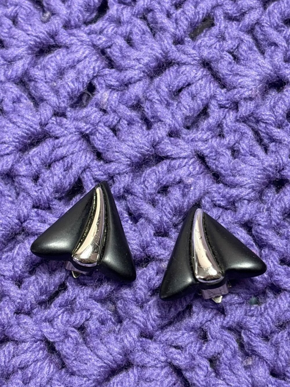 Vintage Black Plastic Silvertone Clip On Earrings 1 inch